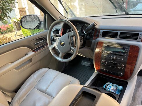 Used 2011 Chevrolet Suburban LT AWD/4WD image 11