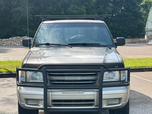 Used 2001 Isuzu Trooper S image 1