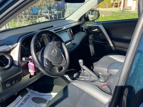 Used 2017 Toyota RAV4 Limited image 2