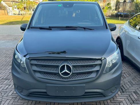 Used 2019 Mercedes-Benz Metris Passenger image 24
