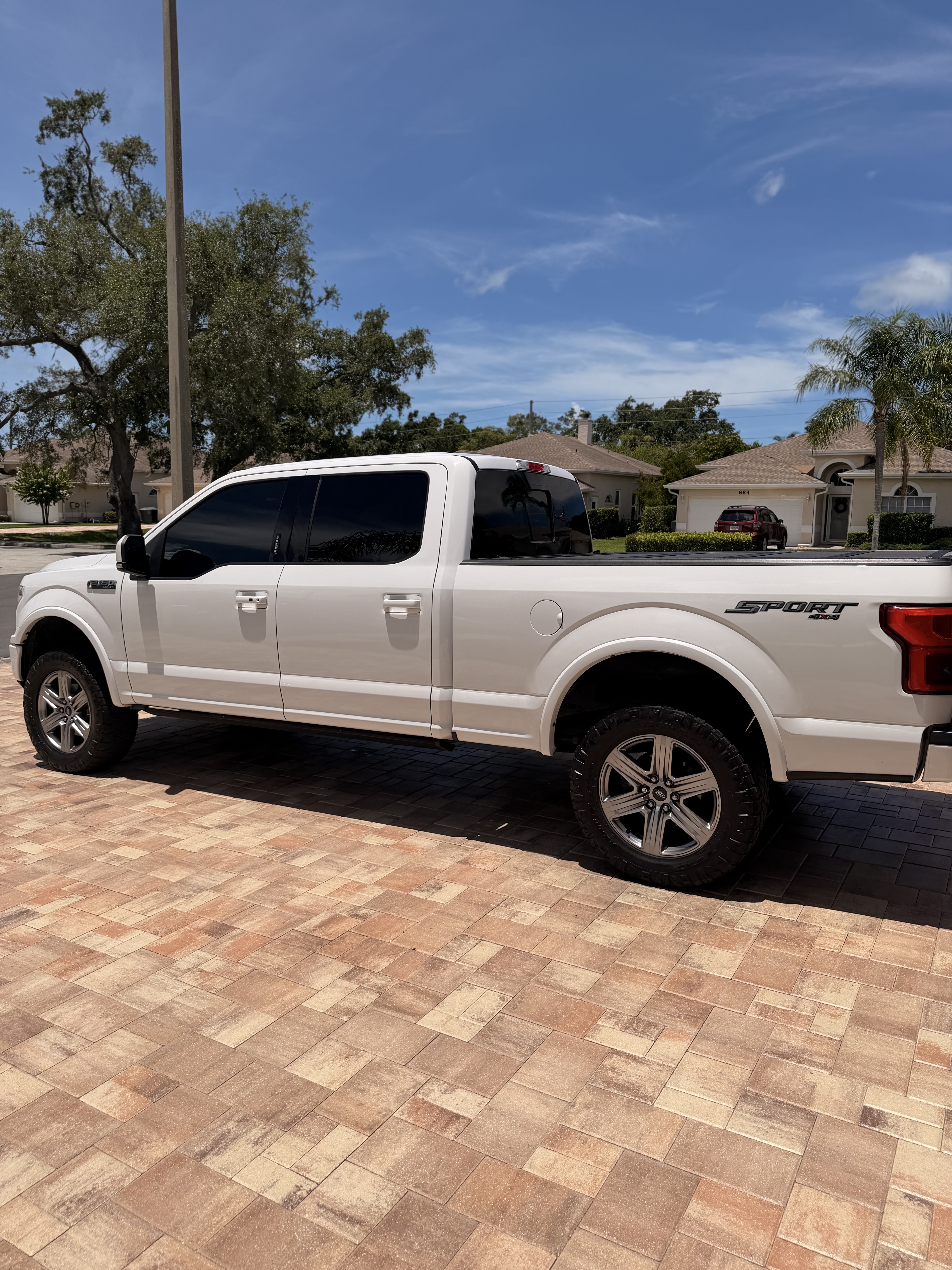 Used 2018 Ford F150 Lariat w/ Equipment Group 502A Luxury AWD/4WD image 6
