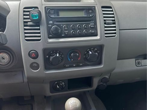 Used 2007 Nissan Frontier SE w/ SE Value Truck Pkg AWD/4WD image 12