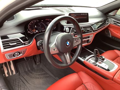 Used 2020 BMW 750i xDrive w/ Autobahn Package image 13