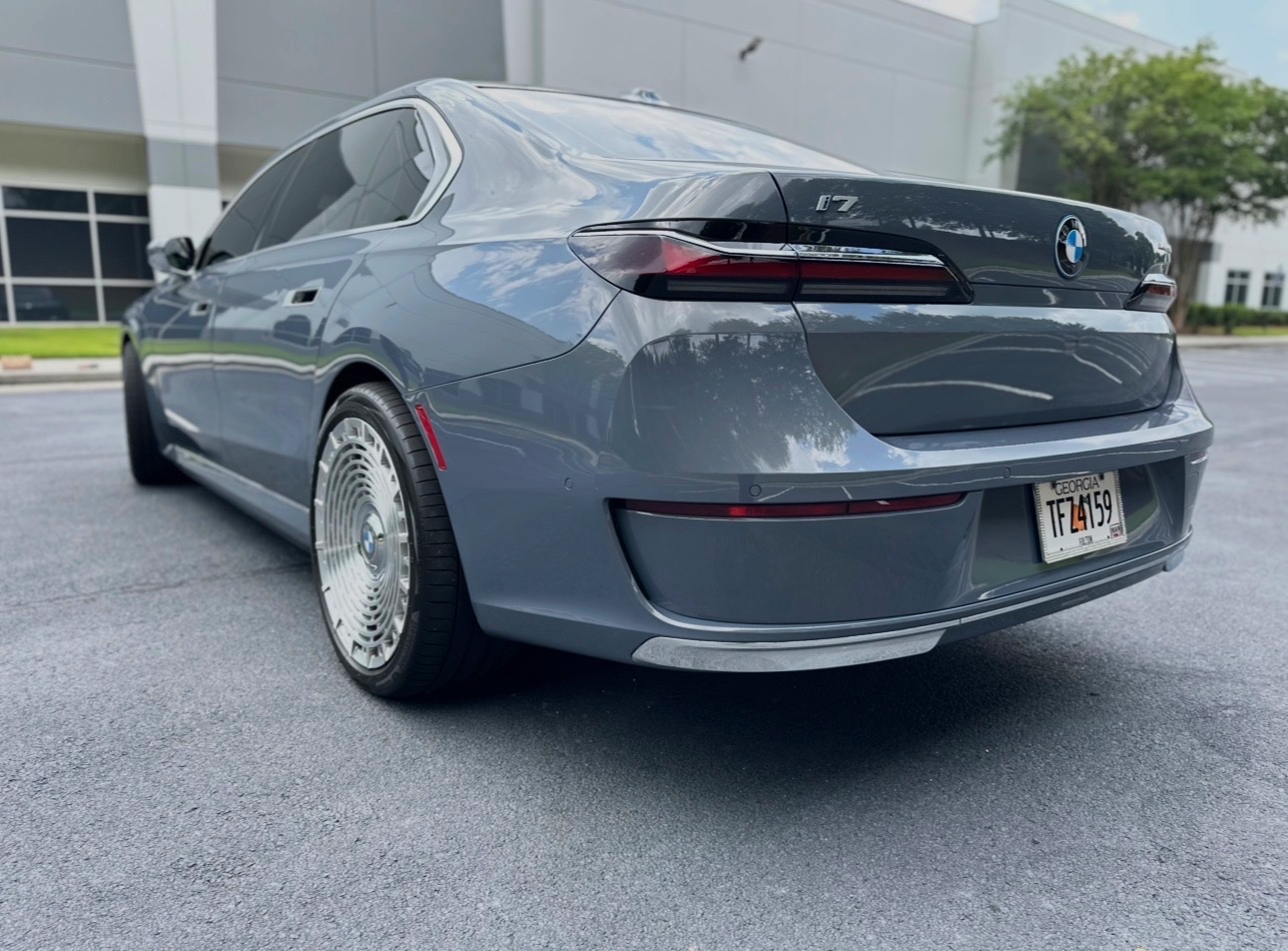 Used 2024 BMW i7 eDrive50 w/ M Sport Package RWD image 5