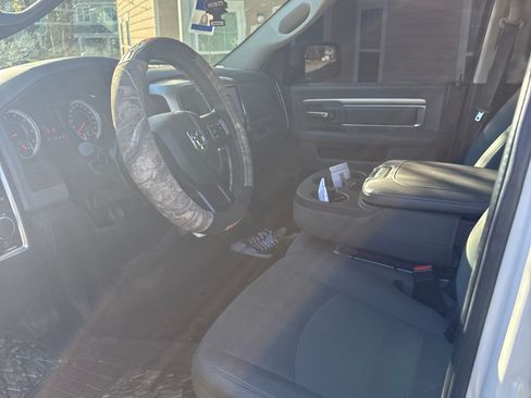 Used 2019 RAM 1500 Classic SLT image 10