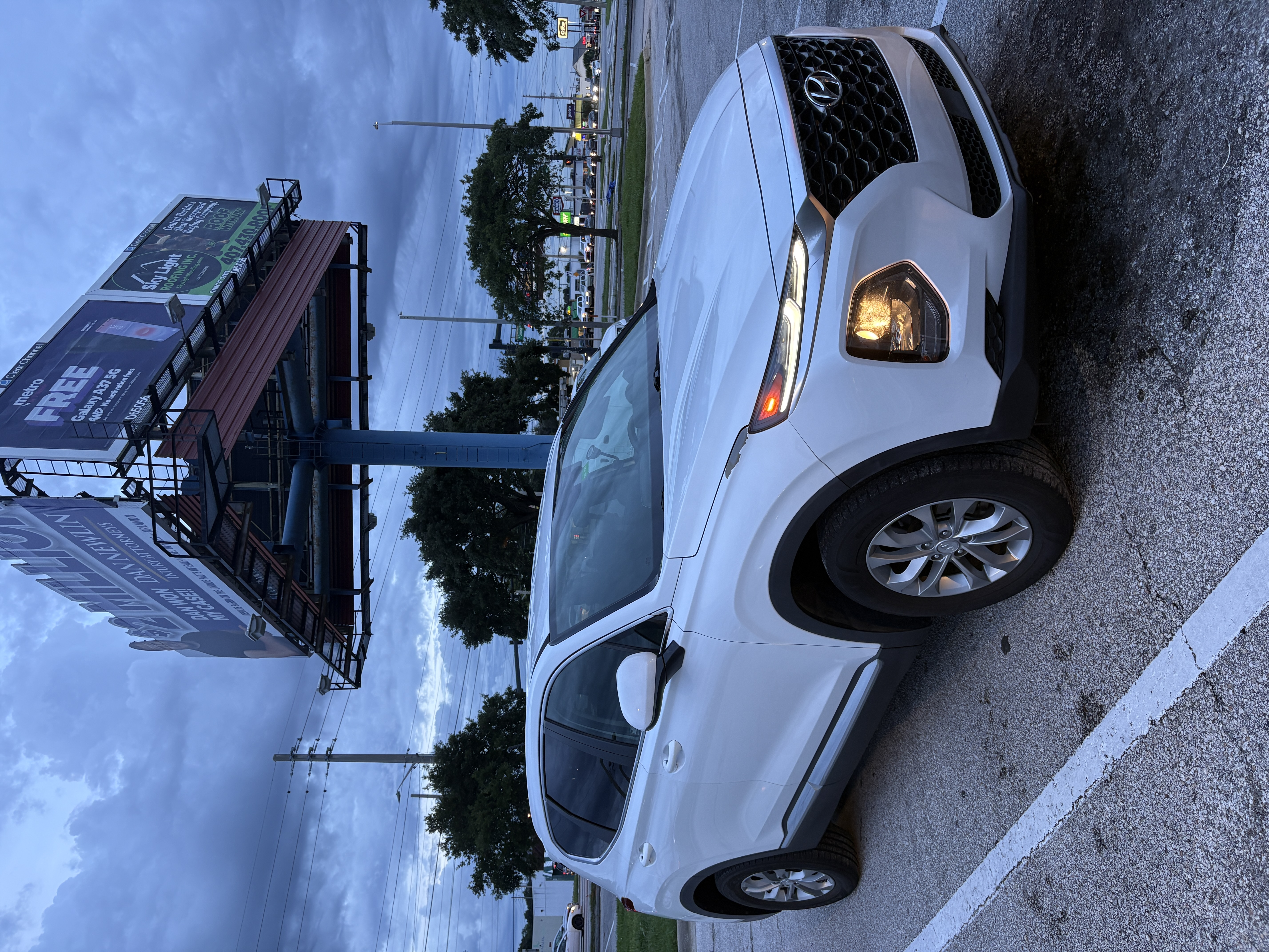 Used 2019 Hyundai Santa Fe SE FWD image 4