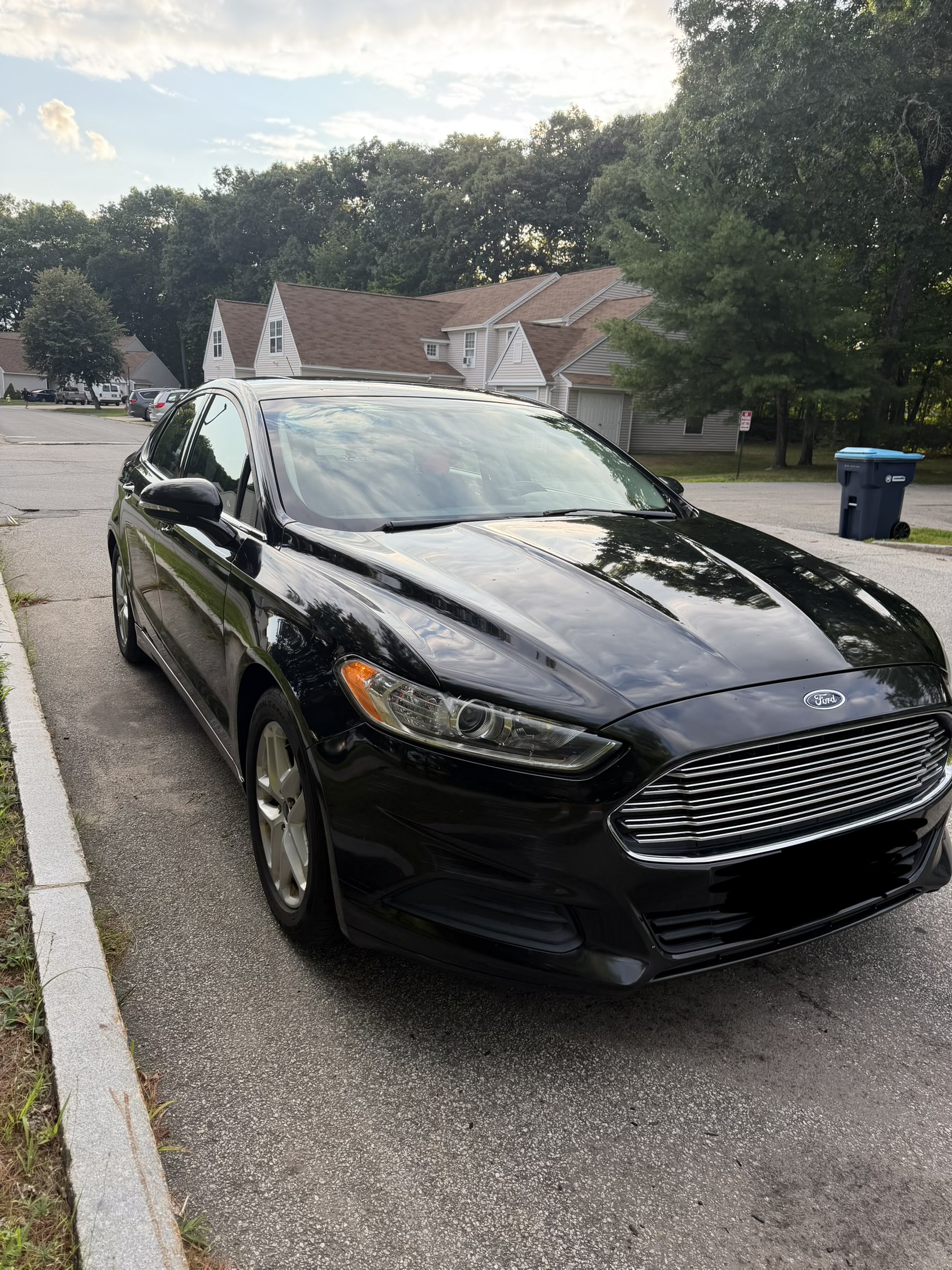 Used 2013 Ford Fusion SE FWD image 2