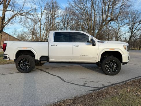 Used 2023 GMC Sierra 3500 Denali w/ Denali Ultimate Package image 2