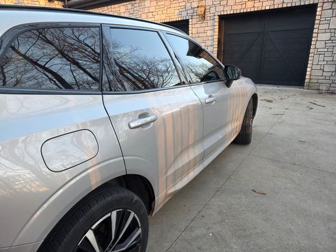 Used 2023 Volvo XC60 B5 Plus w/ Climate Package image 4