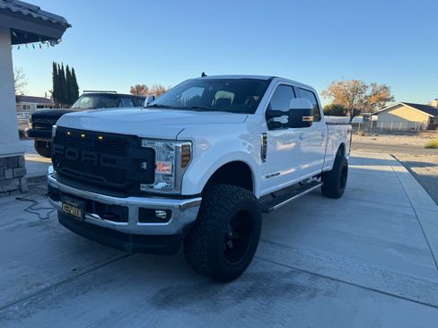 Used 2019 Ford F250 Lariat w/ Lariat Value Package image 5