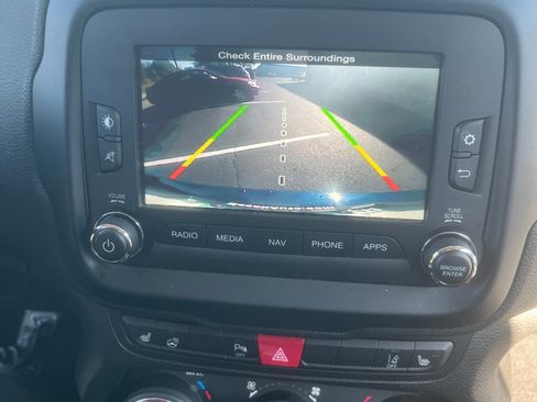 Used 2017 Jeep Renegade Limited image 12