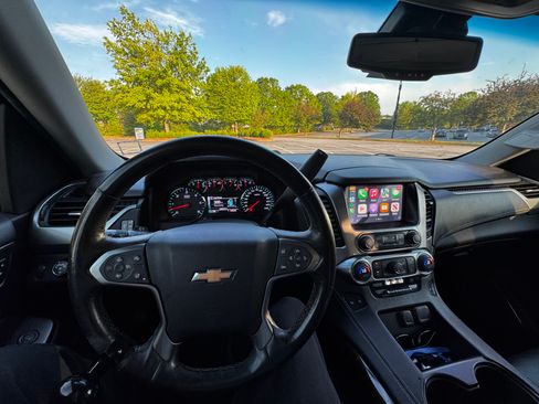 Used 2016 Chevrolet Suburban LT image 9