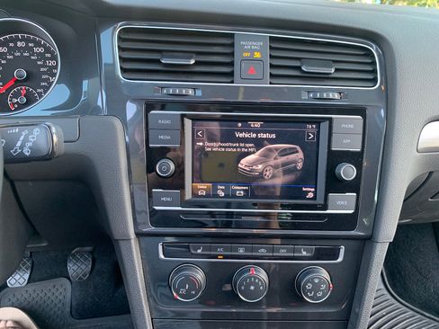 Used 2020 Volkswagen Golf 4-Door image 19