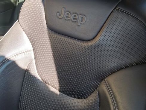 Used 2019 Jeep Cherokee Limited image 13