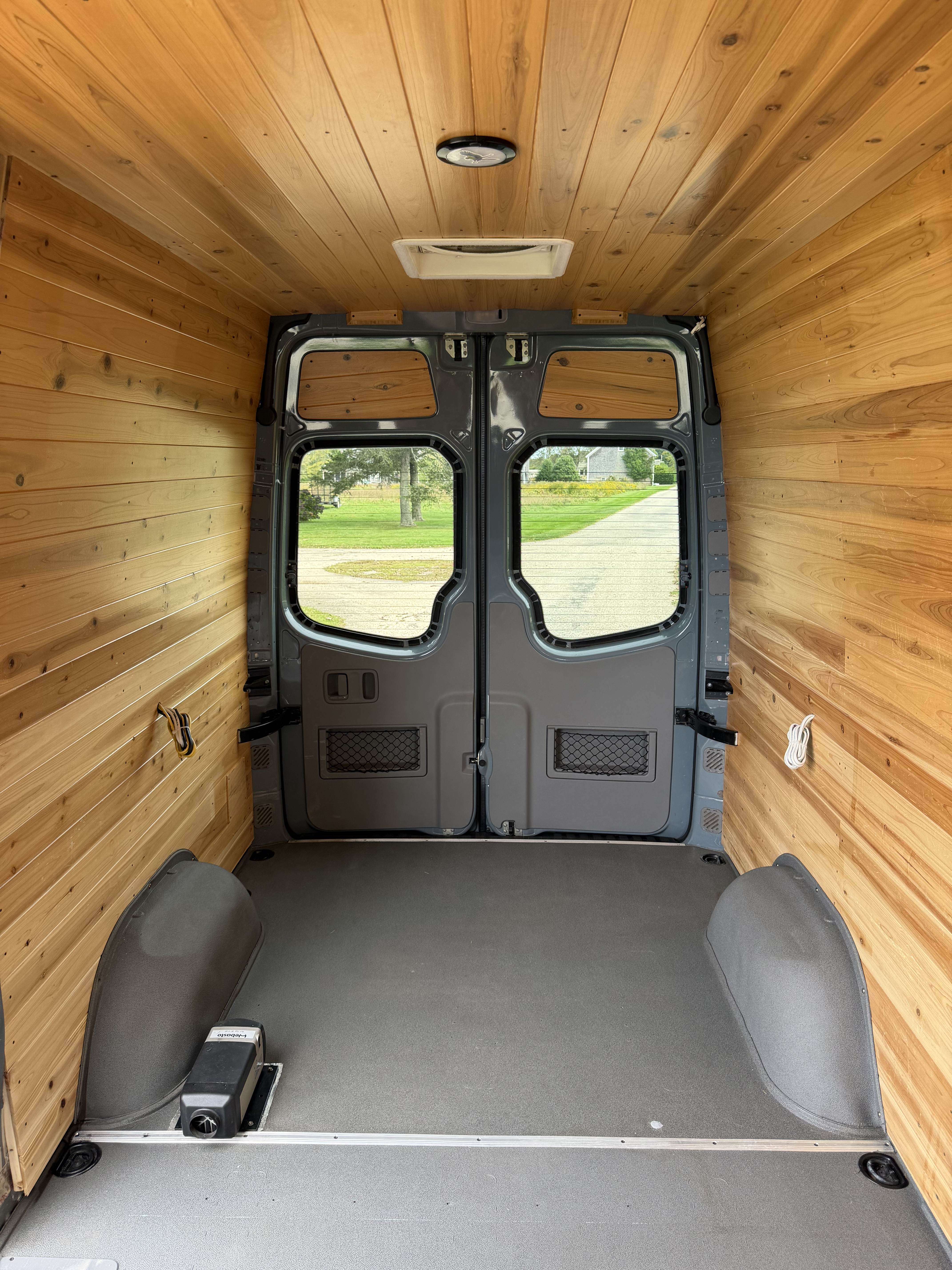 Used 2018 Mercedes-Benz Sprinter 2500 image 16