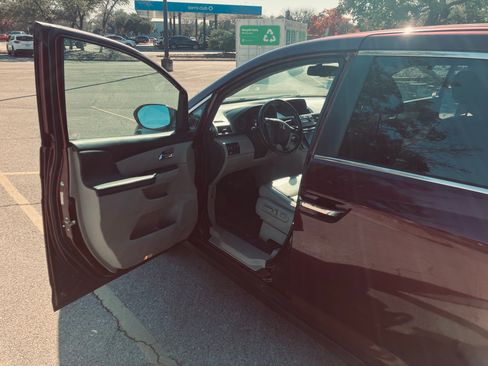 Used 2016 Honda Odyssey EX-L image 17