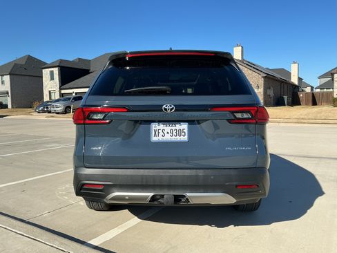 Used 2025 Toyota Grand Highlander AWD image 8