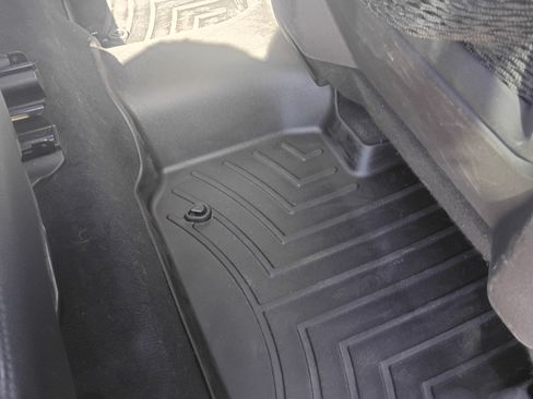 Used 2018 Land Rover Discovery Sport SE image 10