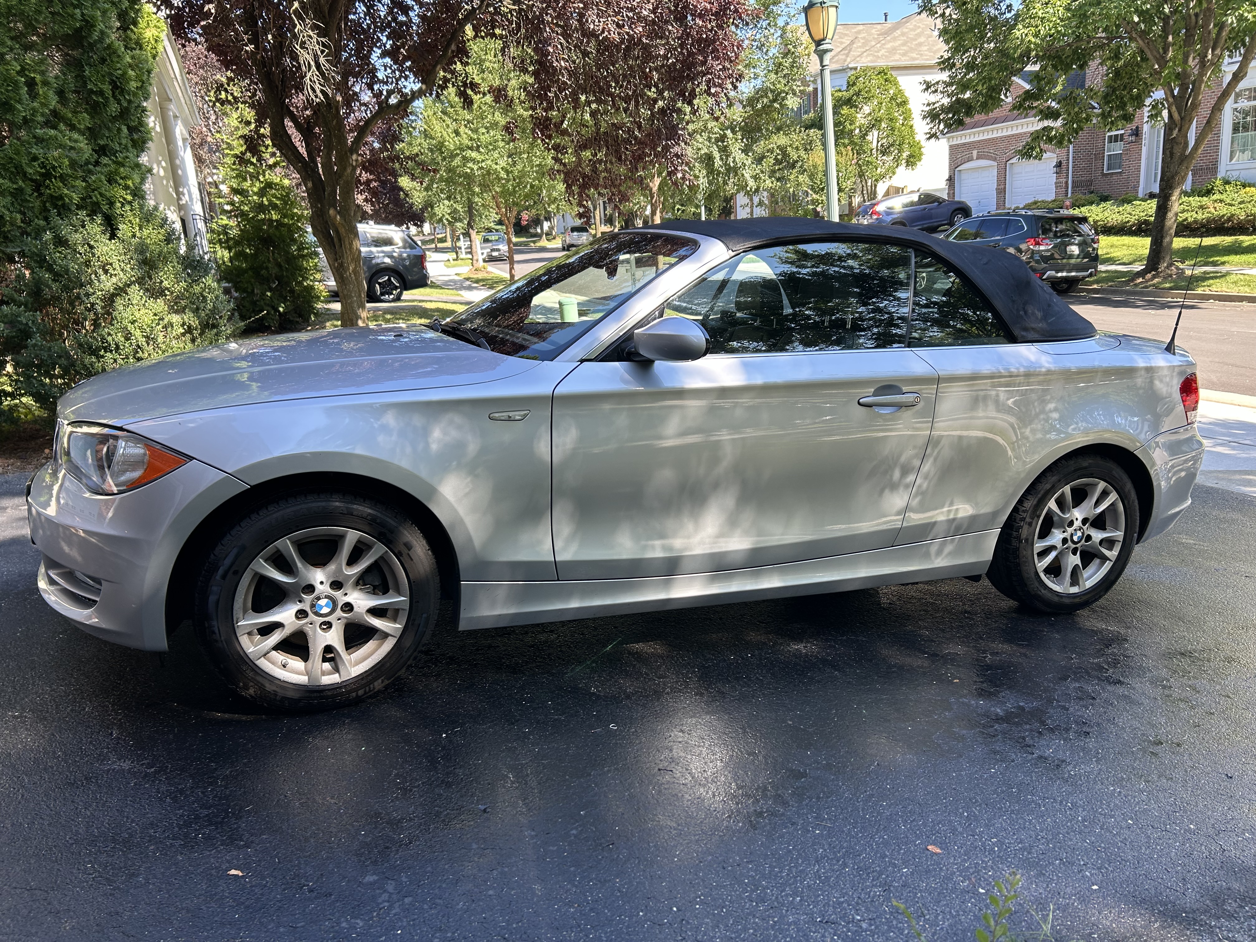 Used 2009 BMW 128i Convertible RWD image 4