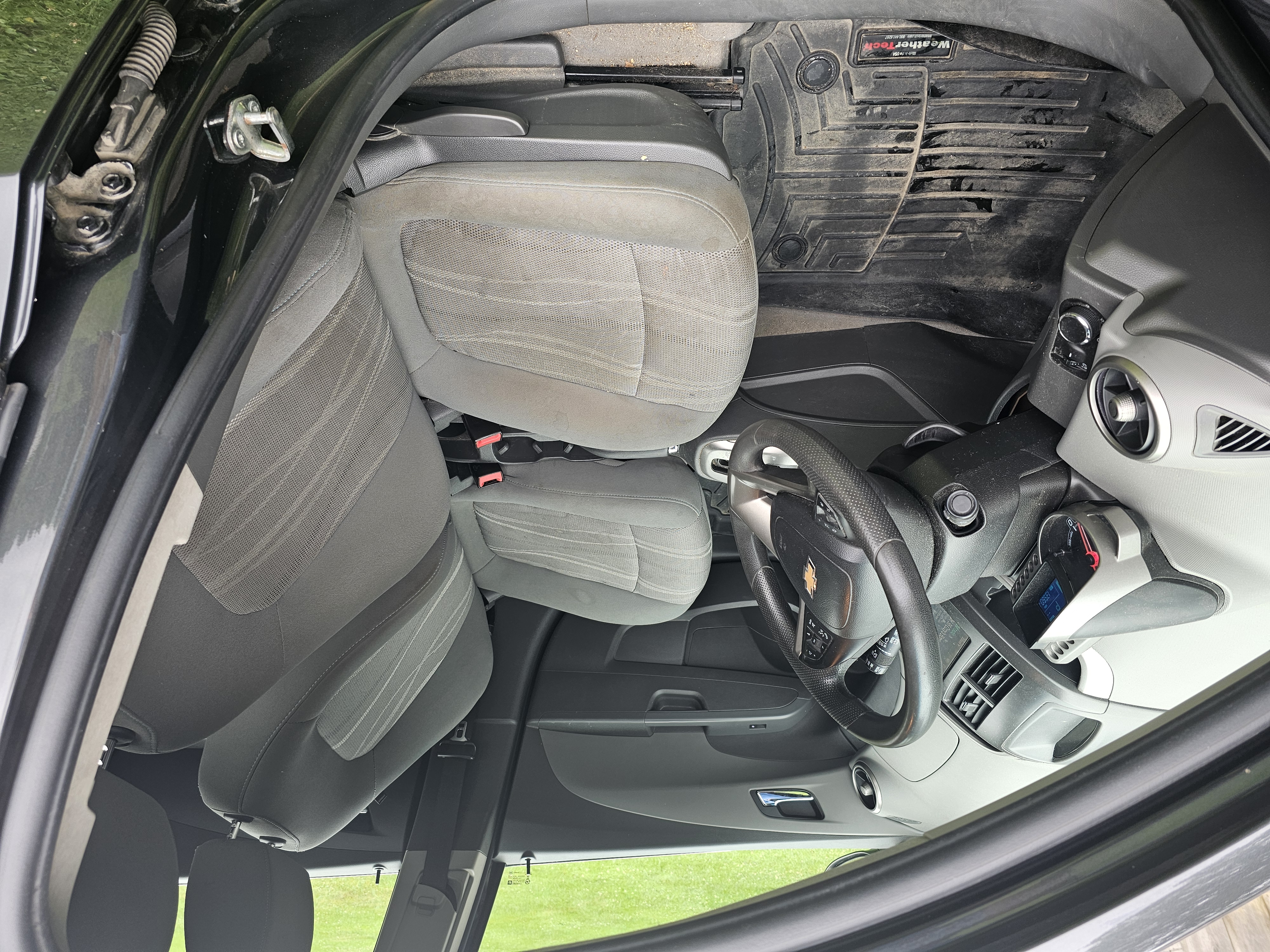 Used 2015 Chevrolet Sonic LT w/ Fun and Sun Package FWD image 8