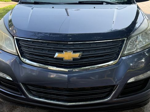Used 2013 Chevrolet Traverse LS FWD image 2