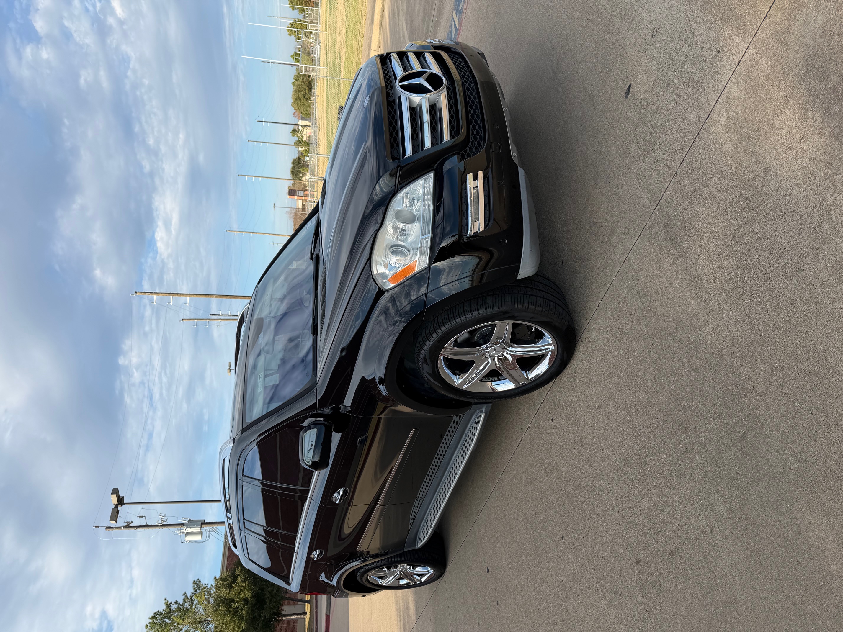 Used 2010 Mercedes-Benz GL 550 4MATIC image 2