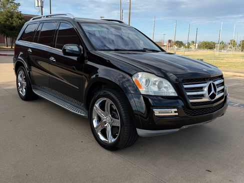 Used 2010 Mercedes-Benz GL 550 4MATIC image 2