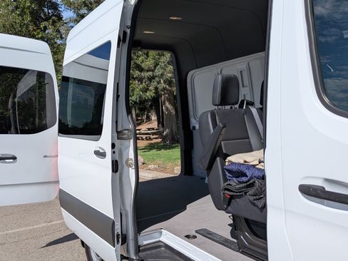 Used 2019 Mercedes-Benz Sprinter 2500 image 6