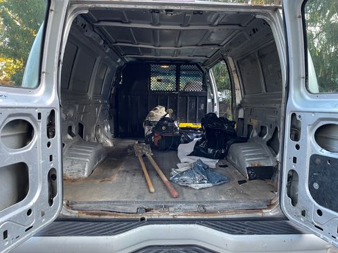 Used 2002 Ford E-350 and Econoline 350 Van image 22