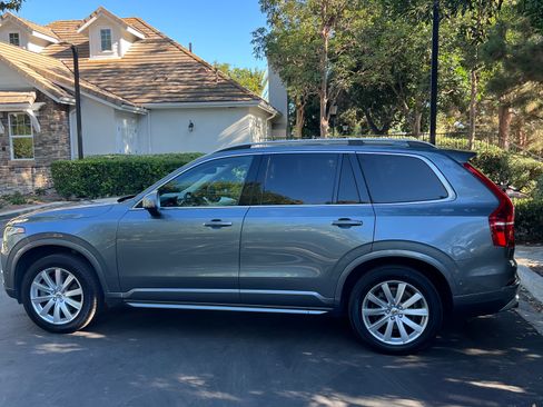 Used 2018 Volvo XC90 T5 Momentum w/ Convenience Package image 2
