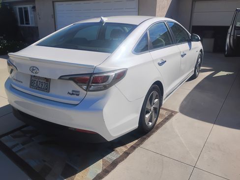 Used 2017 Hyundai Sonata Plug-In Hybrid image 9