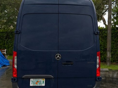 Used 2021 Mercedes-Benz Sprinter 2500 image 6
