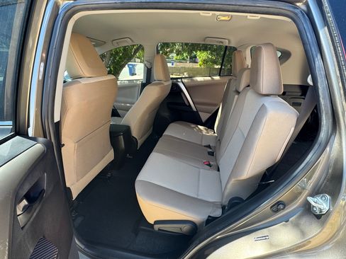 Used 2013 Toyota RAV4 LE FWD image 8