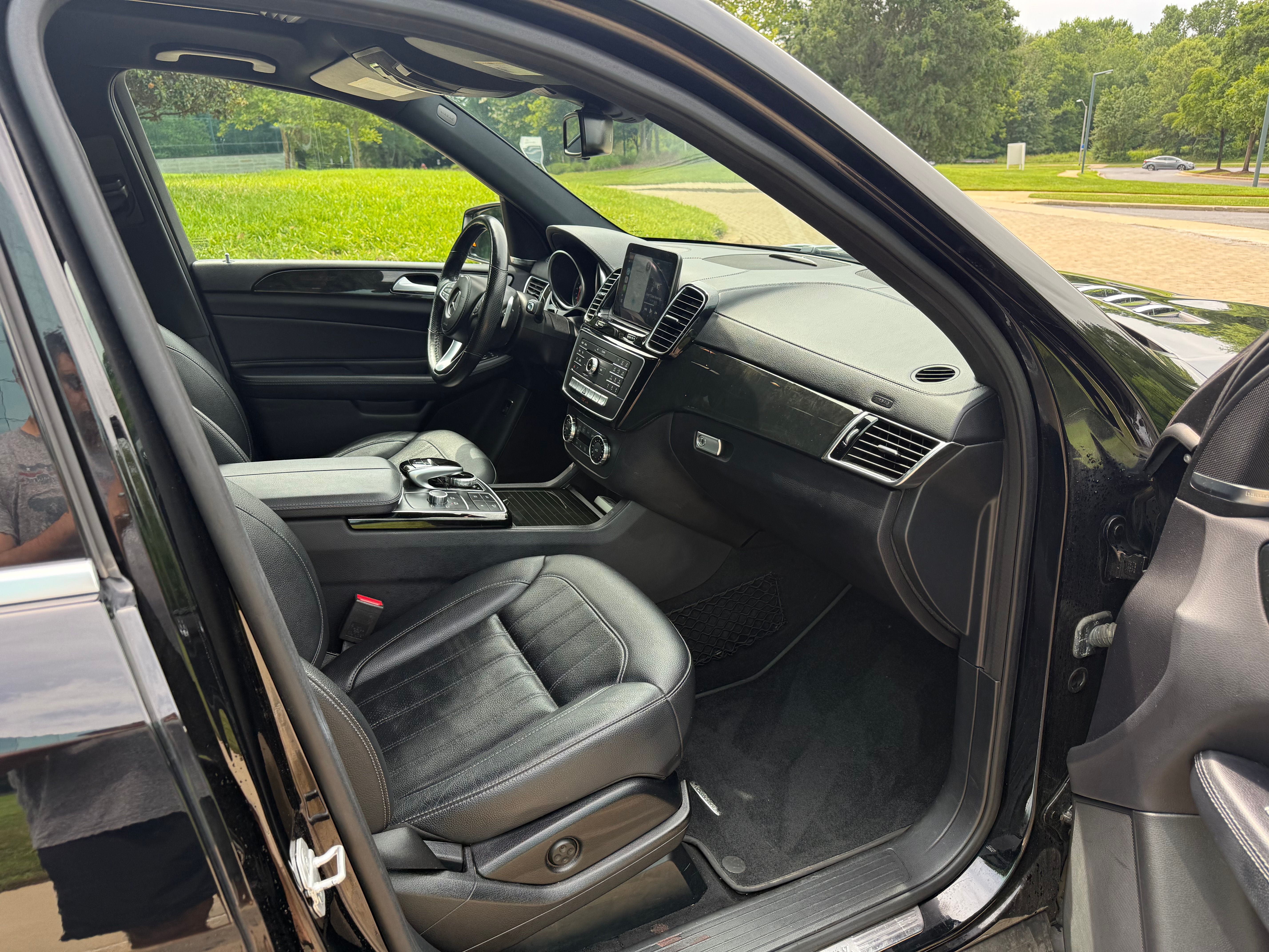 Used 2017 Mercedes-Benz GLS 450 4MATIC image 9