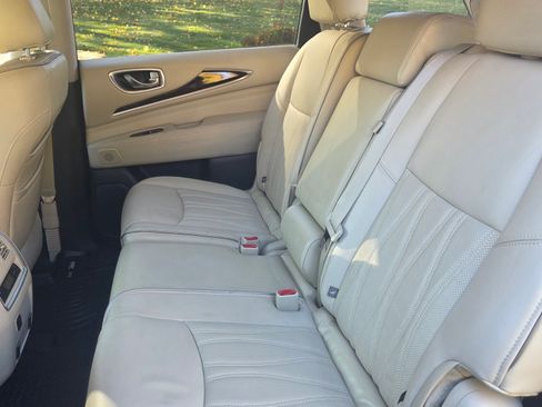 Used 2017 INFINITI QX60 Luxe w/ Deluxe Technology Package image 18