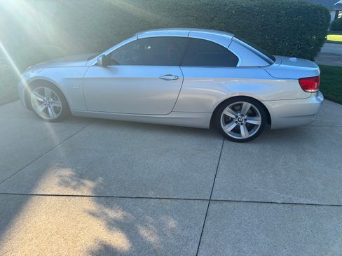 Used 2010 BMW 335i Convertible RWD image 6