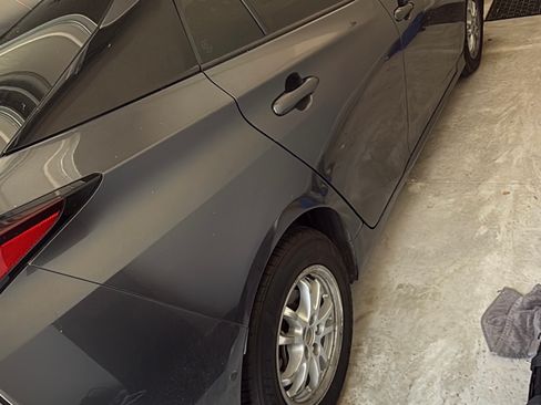 Used 2022 Toyota Prius LE image 1