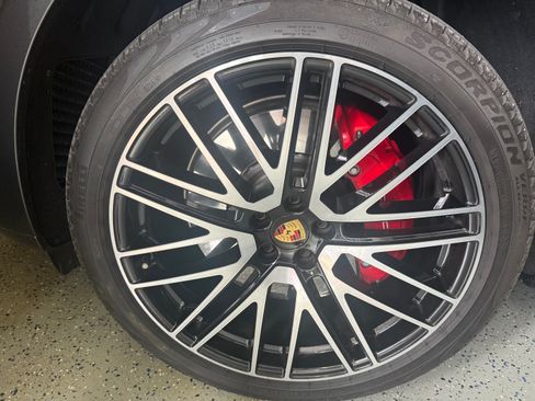 Used 2024 Porsche Macan GTS AWD/4WD image 21