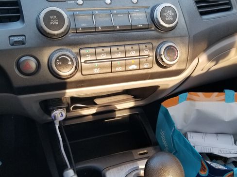 Used 2010 Honda Civic LX image 4