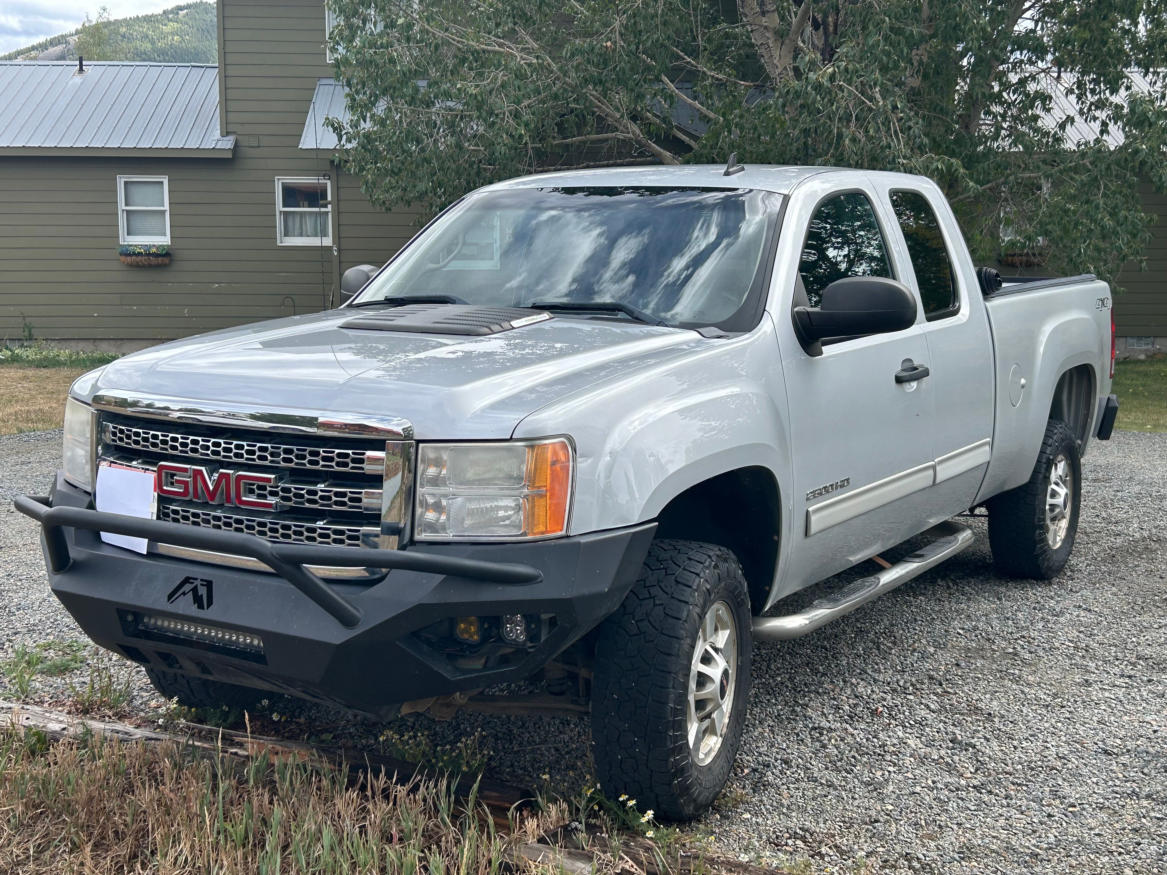 Used 2012 GMC Sierra 2500 SLE w/ SLE Preferred Package AWD/4WD image 1