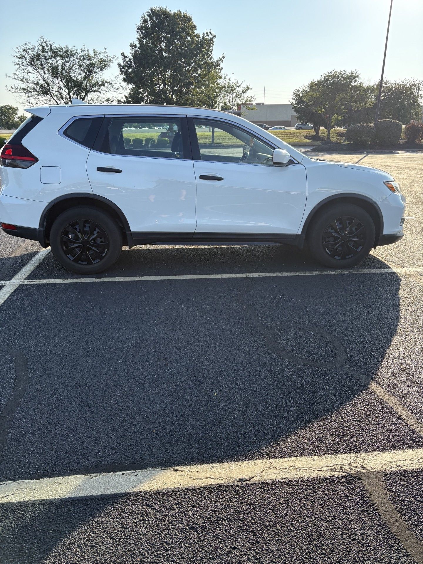 Used 2019 Nissan Rogue S FWD image 2