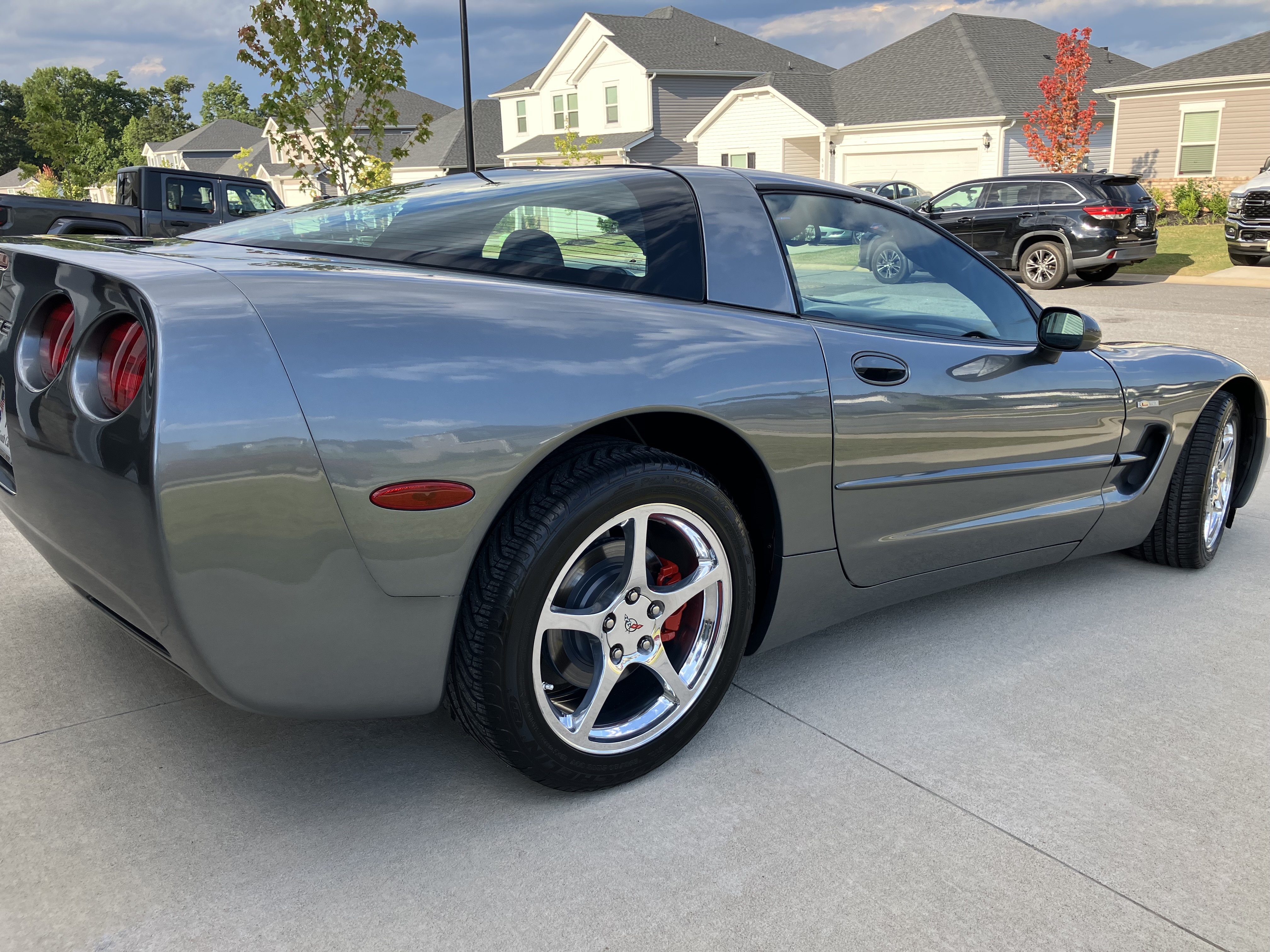Used 2004 Chevrolet Corvette Coupe w/ Roof Package RWD image 4