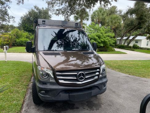 Used 2016 Mercedes-Benz Sprinter 2500 image 9