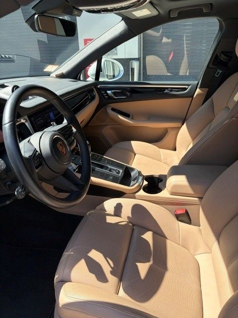 Used 2022 Porsche Macan AWD/4WD image 24