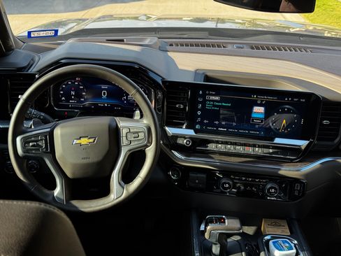 Used 2025 Chevrolet Silverado 1500 LT AWD/4WD image 5
