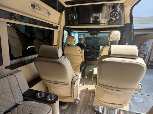 Used 2021 Mercedes-Benz Sprinter 2500 image 8