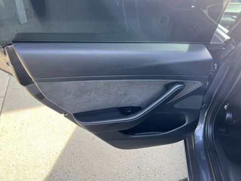 Used 2018 Tesla Model 3 Long Range image 16