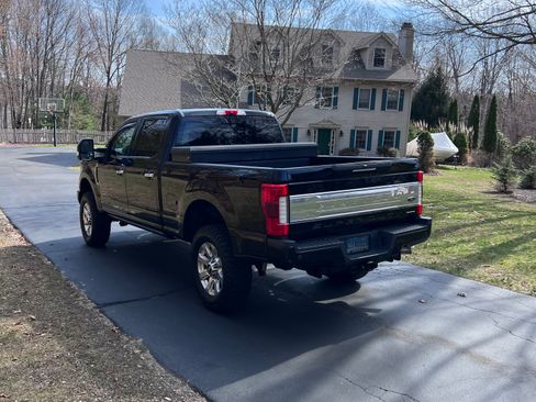 Used 2017 Ford F250 Platinum w/ Platinum Ultimate Package image 5