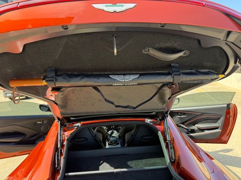 Used 2019 Aston Martin V8 Vantage Coupe 2D image 29