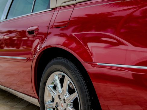 Used 2011 Cadillac DTS Luxury image 19